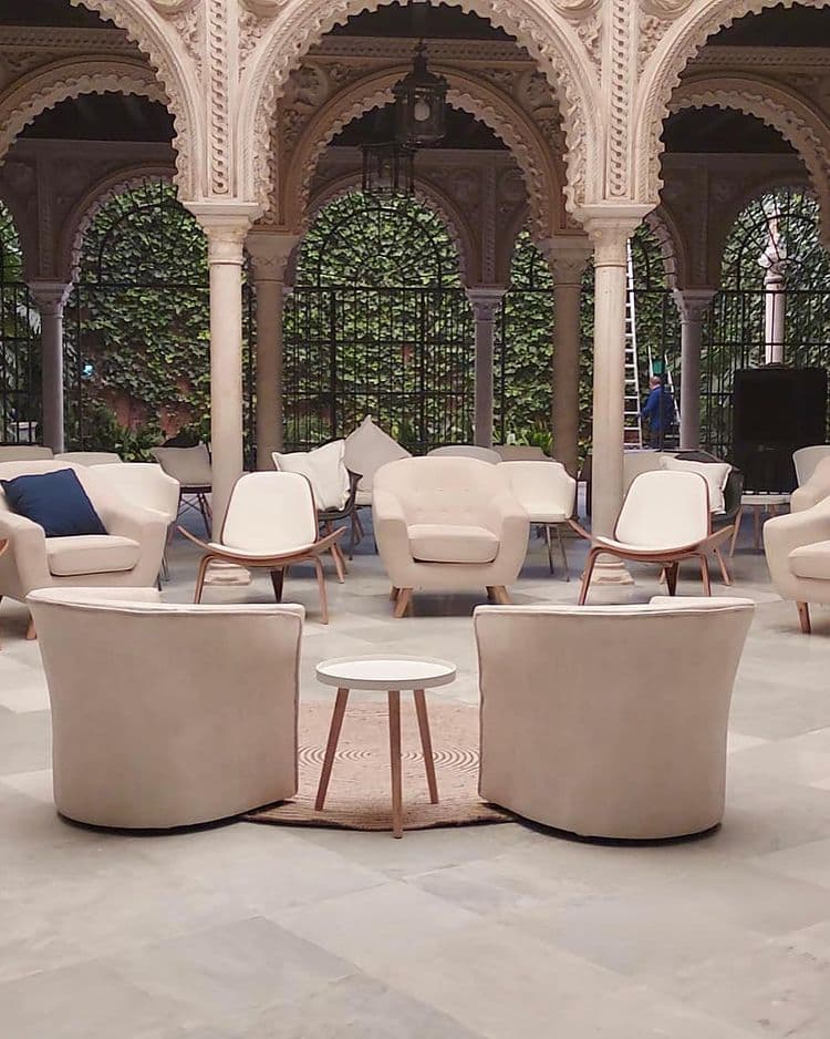 Alquiler de Mobiliario para Eventos: Chill-outs que transforman espacios